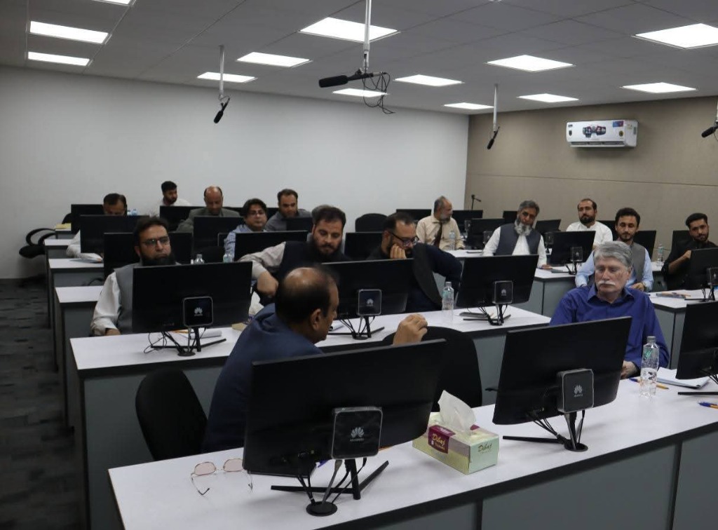 Wide view of the computer lab room filled with participants during the workshop